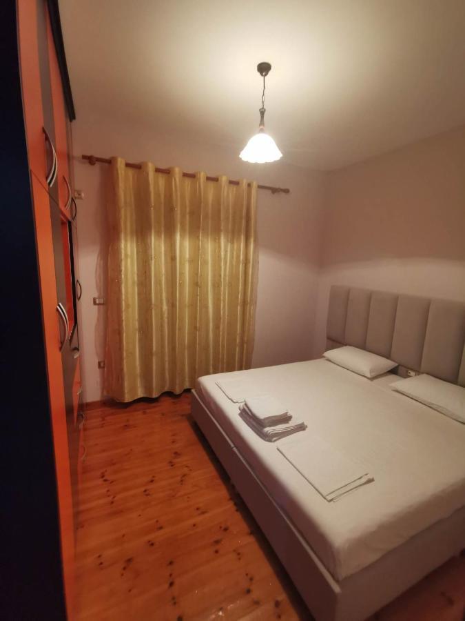 Отель Eglent'S Tourist House Саранда Экстерьер фото
