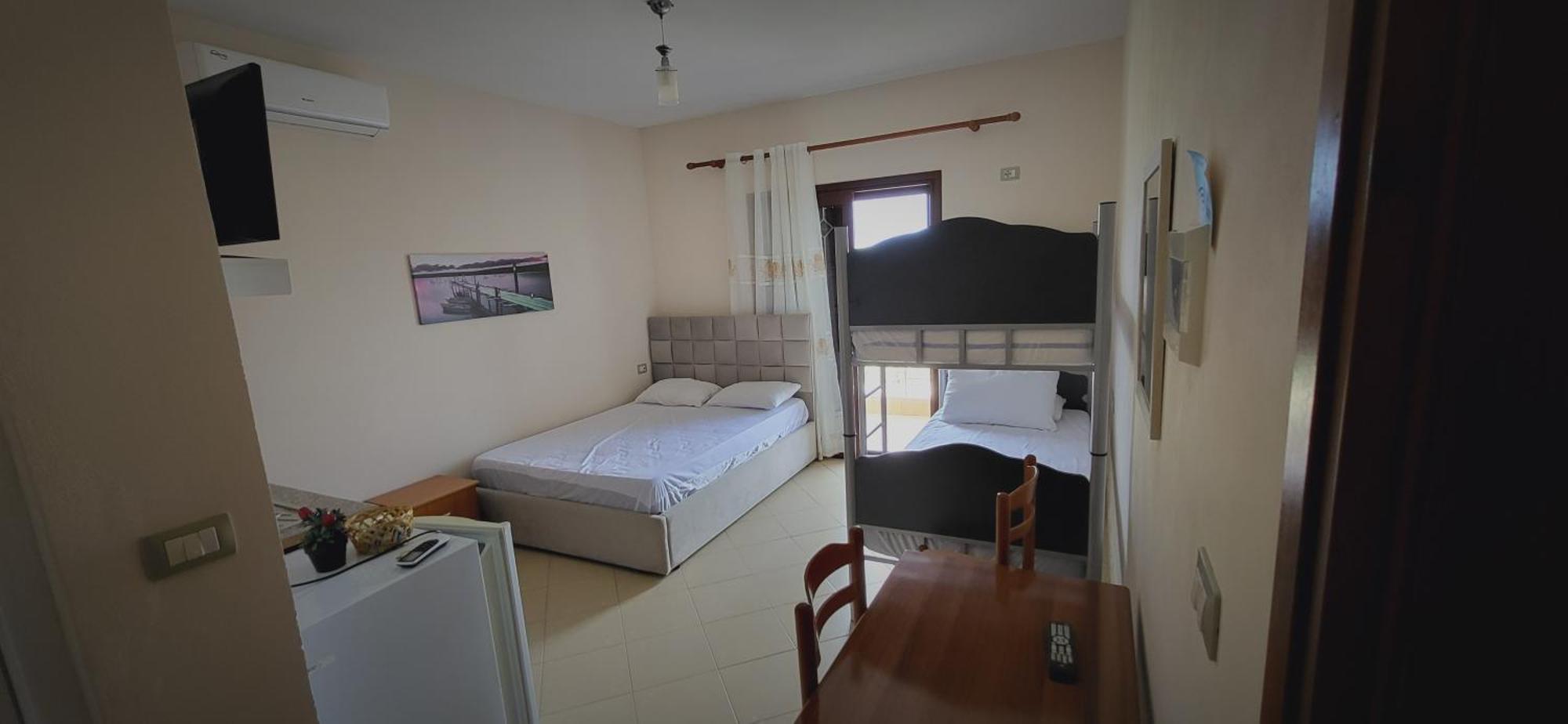Отель Eglent'S Tourist House Саранда Номер фото