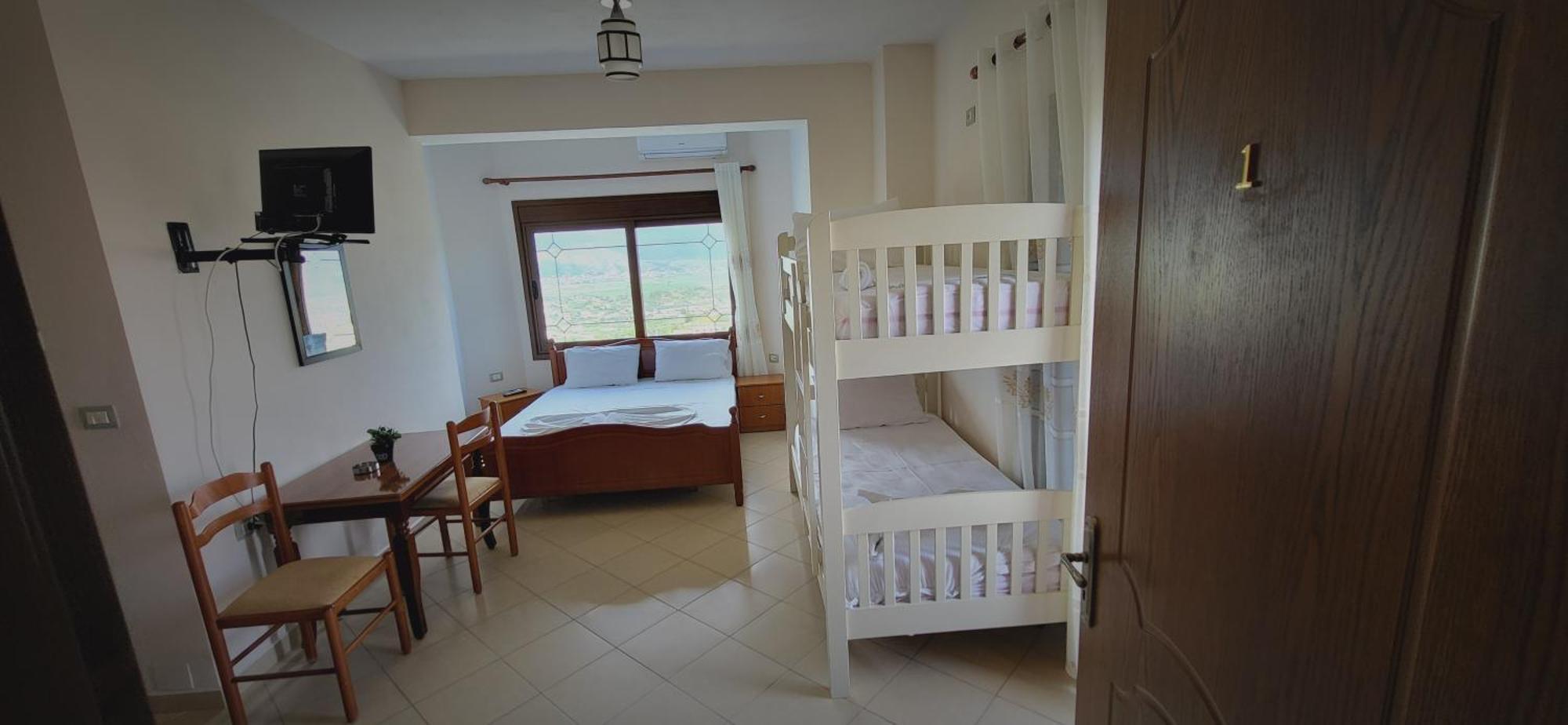 Отель Eglent'S Tourist House Саранда Номер фото